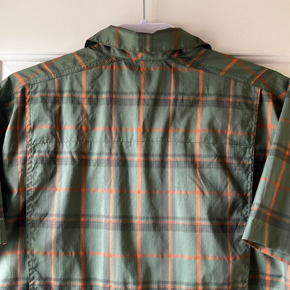 [SOLD] Columbia Silver Ridge Lite Plaid Shirt in Green/Orange Size M - Picture 8 of 15
